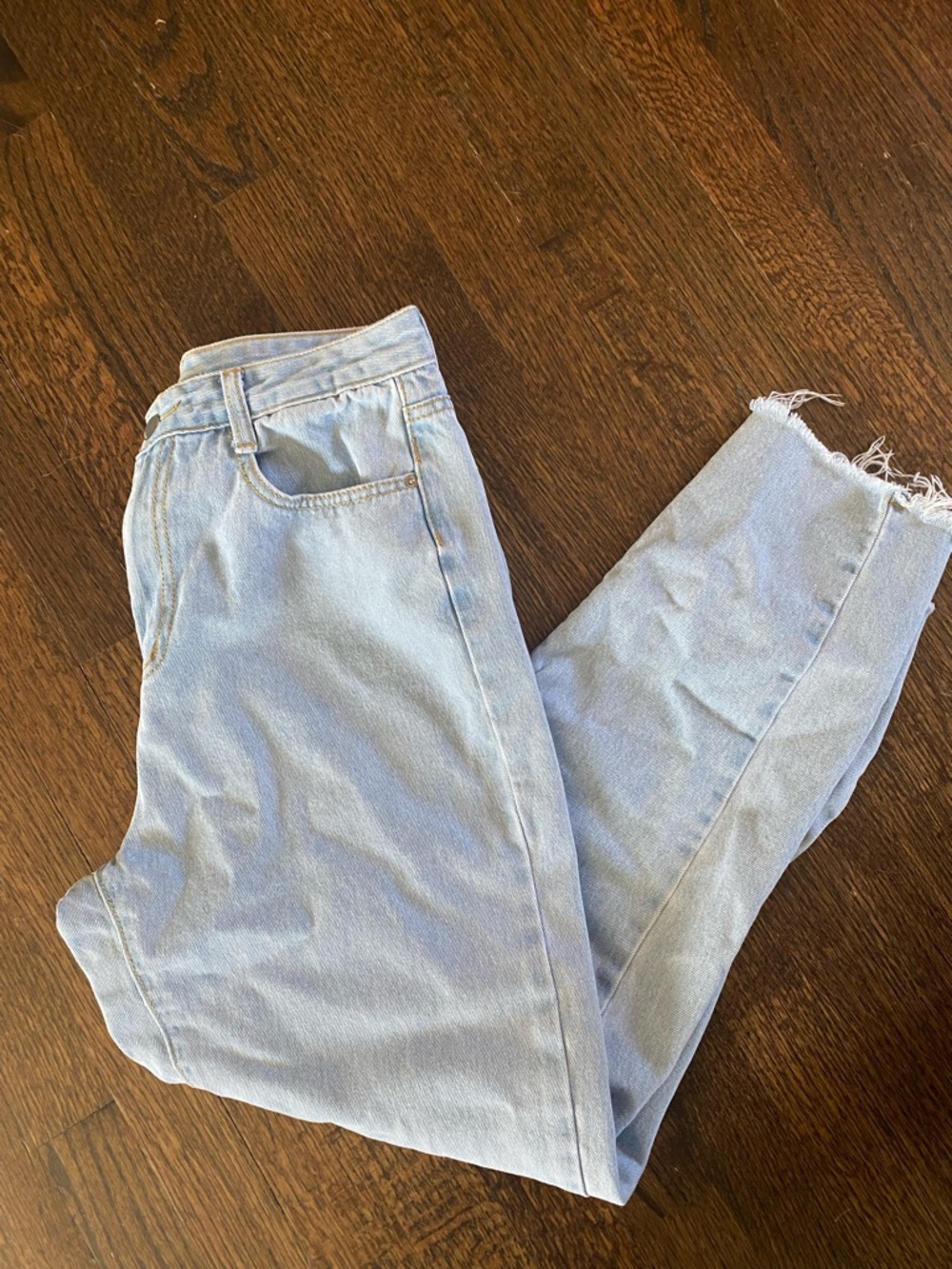 SHEIN Light Blue Straight-Leg Jeans with Frayed Hem